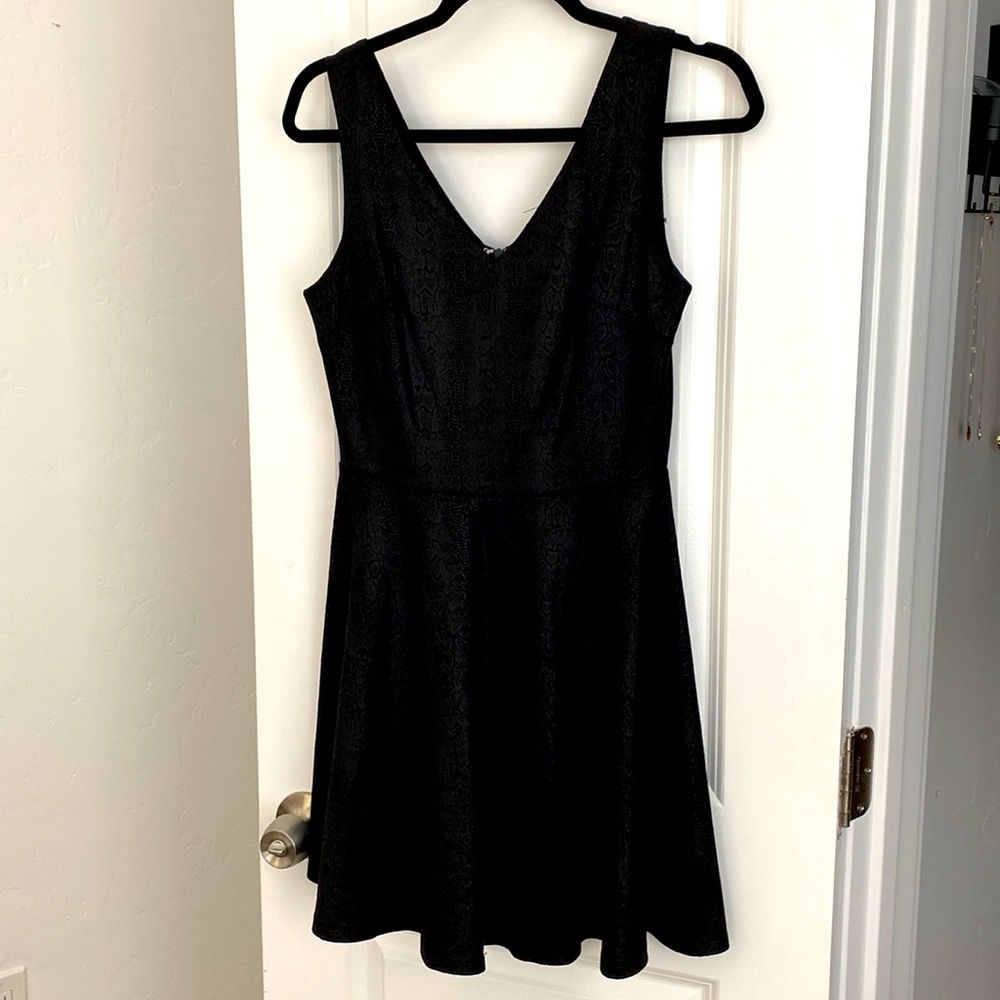 Brand new, never been worn HARPER WREN dress size Small. Black Snake print.
